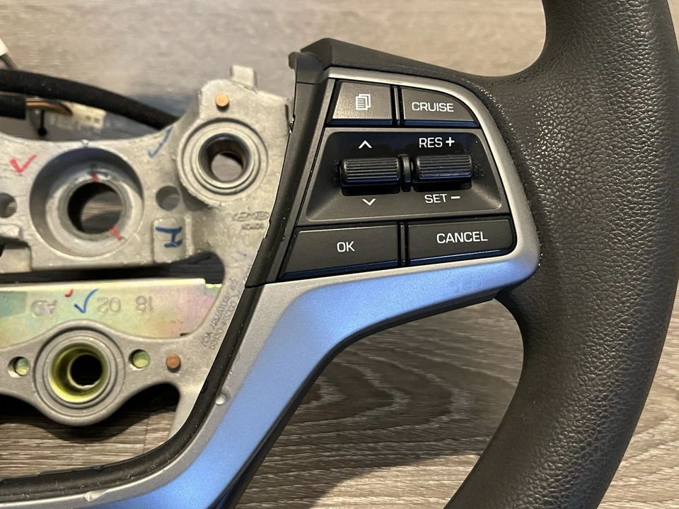 Volante de motorista HYUNDAI ELANTRA 2017-2018 com interruptor de controle de cruzeiro fabricante de equipamento original - Imagem 4 de 4