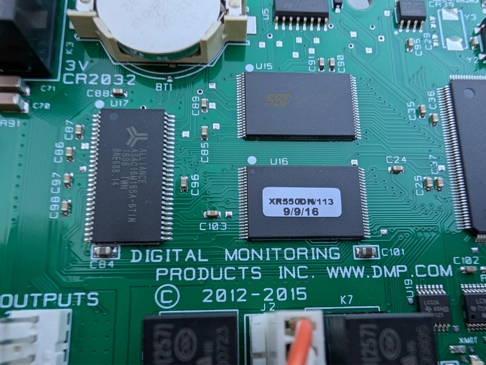 DMP XR550 con panel grande, potencia, 734 weigand y expansor de salida 716 Foto 2 de 4