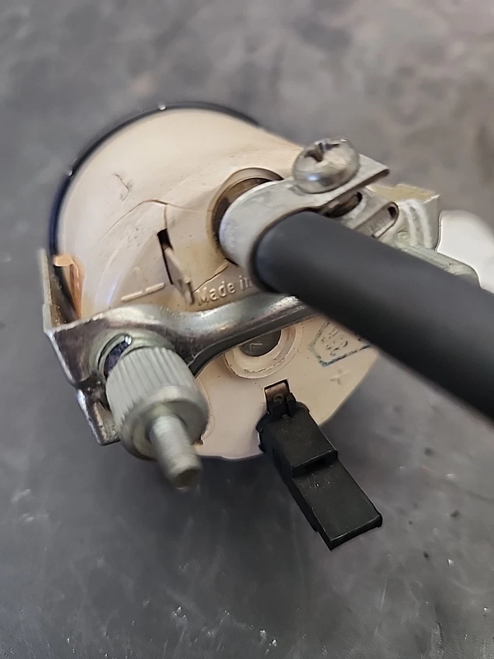 Volvo 240 242 244 200 Series 1981-1993 OEM tablero central turbo calibre 1347822 Foto 3 de 4