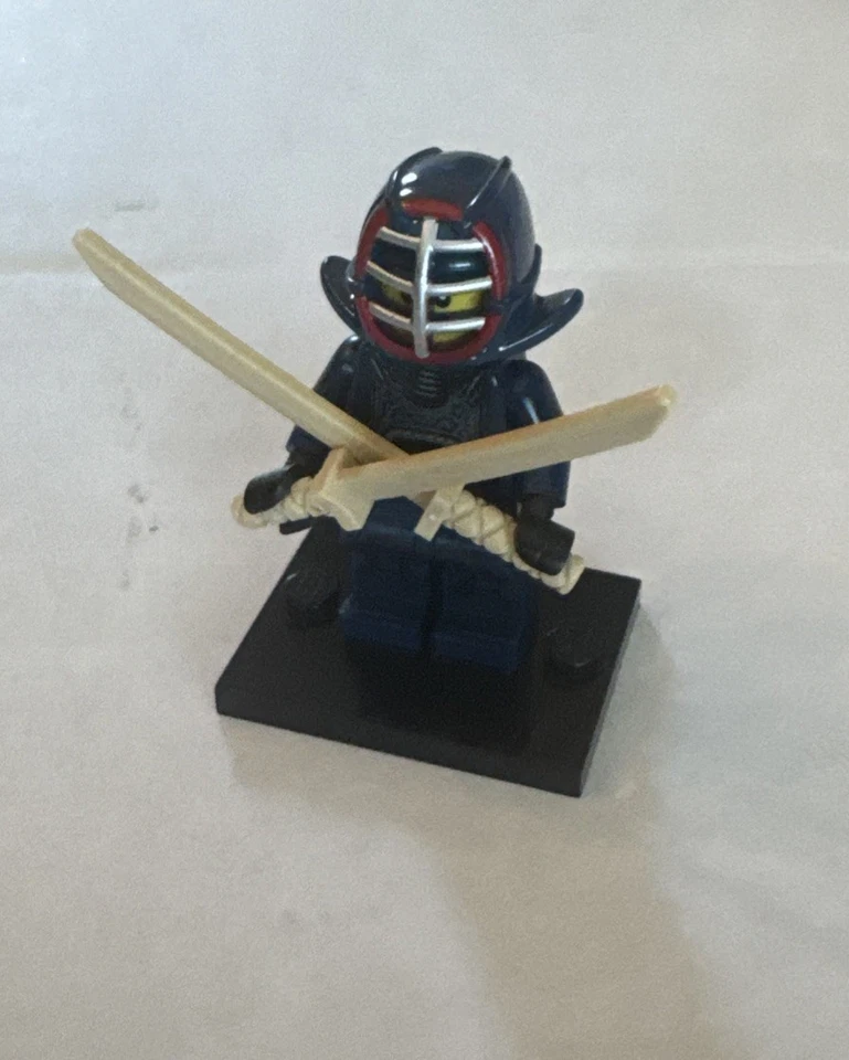 LEGO 71011 Serie 15 Kendo Fighter con Soporte y Accesorios de Lucha [Nuevo] Foto 2 de 2