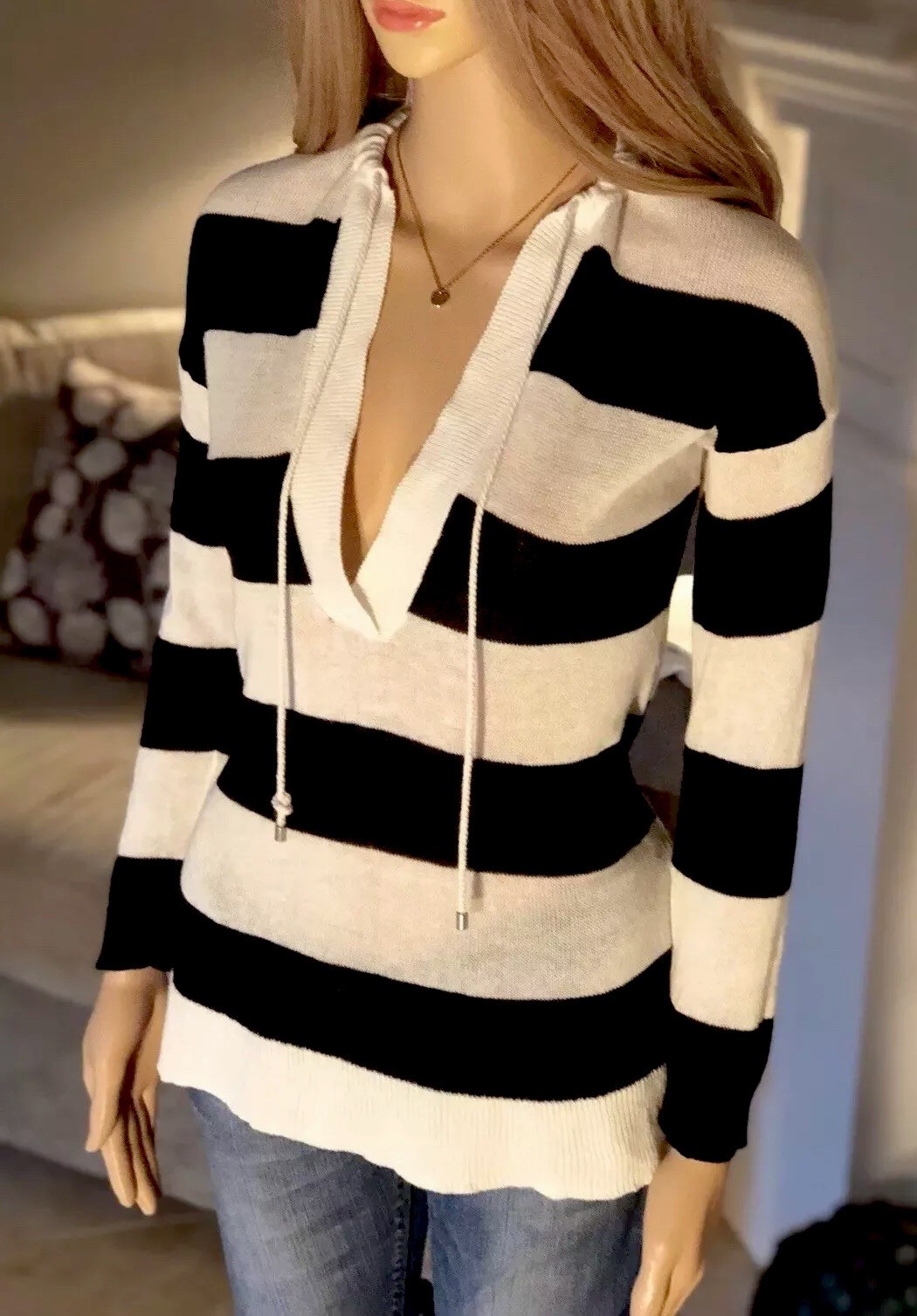 ANN TAYLOR LOFT Medium 8 10 Black White Striped Linen Knit VNeck Sweater Top