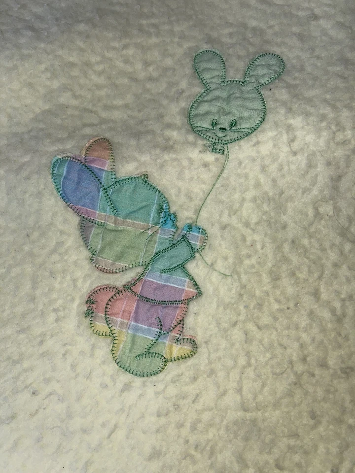 Manta bebé Quiltex vintage amarilla a cuadros conejo globo polar Lovey 40x44 Foto 3 de 4