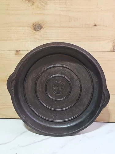 Vintage Griswold No. 10 Cast Iron 1100A  Lid Self Basting Cover Has Rust