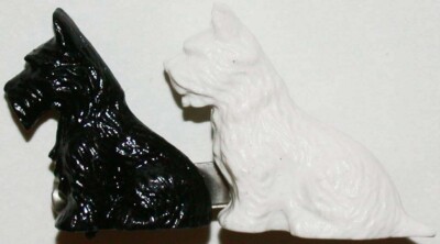 Vintage pinback pin BLACK and WHITE SCOTCH die cut 3D Scotty dogs new old stock