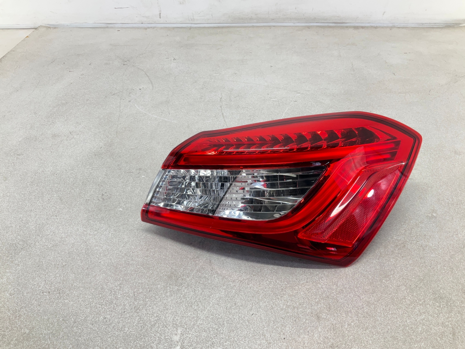 14-18 MASERATI Ghibli Rear Right-Passenger Quarter Panel Mounted Tail Light OEM