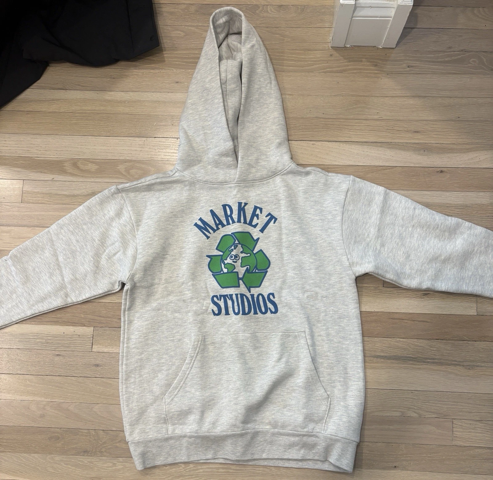 Market Studios Oversized Recycle Hoodie - XS NEW FREE SHIPPING
Opens in a new window or tab