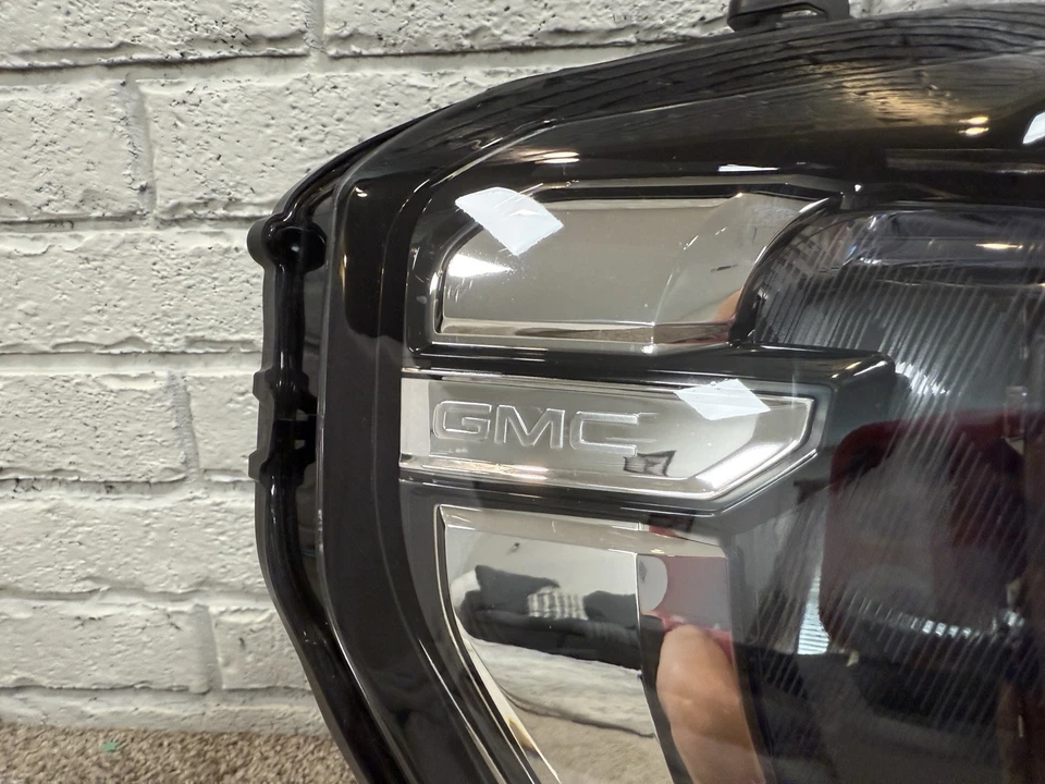 Conjunto de faros LED GM RH 2021-2023 GMC Yukon Denali XL AT4 84898702 OEM Foto 2 de 4