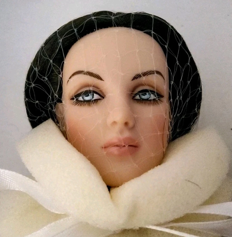 MUÑECA TONNER TYLER “ANTOINETTE PURE” Vestida 16" Moda LE 400 OOB Foto 4 de 4