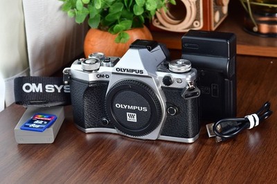  [Excellent+5] Olympus OM-D E-M5 Mark II  Digital Camera Silver Body From Japan
