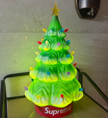 クリスマス Supreme 15 Holiday Tree \"Green Supreme 15” Holiday Tree Blow Mold Light Up Fw25 Inhand | eBay
