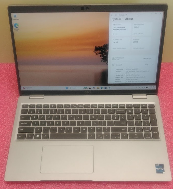Dell Latitude 5530 - i5-1250P @ 1.7GHz - 16GB DDR4 - 256GB NVME - Win 11 Pro