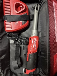Milwaukee M12 2569 20 Extended Ratchet Tool 3/8 Drive With Case And Charger.