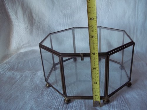 Vitrina octágona grande vintage de latón y vidrio con tapa con bisagras de 7" x 7 x 4" - Imagen 6 de 7