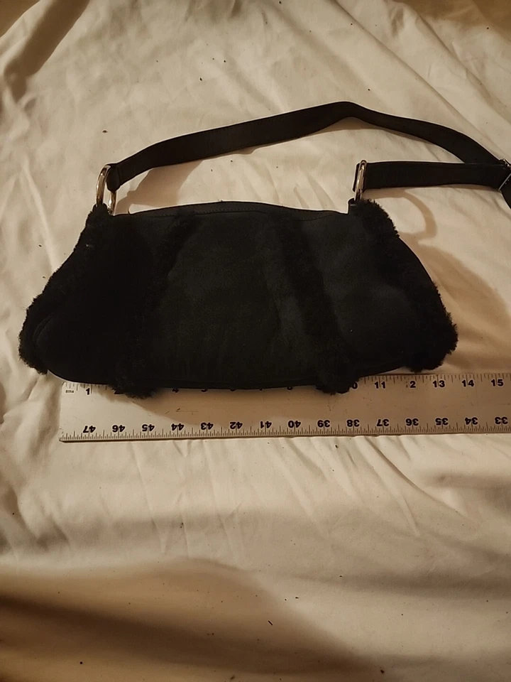 UGG SUNDANCE 黑色麂皮绒/羊毛单肩包长方形包 0000000576 — 第 3/4 张图片