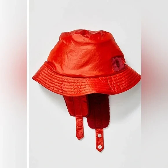 Free People sherpa bucket hat gorpcore reversible Free People Movement Bucket List Reversible Sherpa Bucket  main image 2