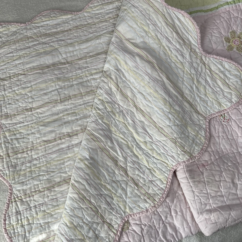 Funda de cama acolchada para niñas de granero de cerámica flores rosas 84”X 66”. Foto 3 de 4