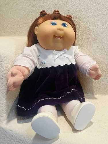 Cabbage Patch Kid Auburn Silk Hair, Blue Eyes, Freckles, Toothy Grin, 2001