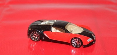 Hot Wheels Bugatti Veyron Red Black 2002 Sportscar Vintage Collectable Diecast