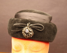 Vintage Union Made Deluxe Velour Merrimac Body Imported Fur Black Pillbox Hat