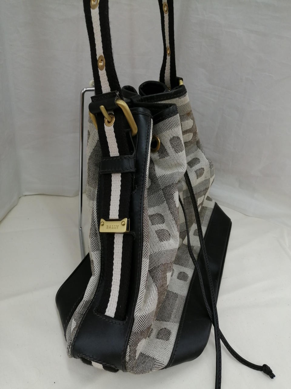 All Over Pattern Drawstring Bag B Gray With Some … - image 4