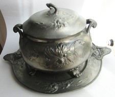Kayserzinn gro&szlig;e Deckelschale Terrine + gro&szlig;es Tablett Design Hugo Leven  1900