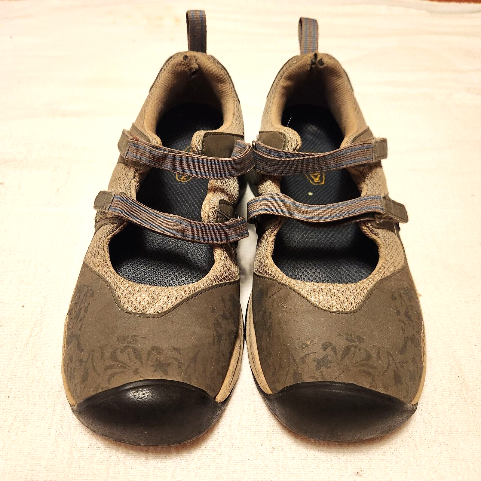 Scarpe da donna KEEN taglia 9 verde oliva sneakers facili da chiudere in perfette condizioni!