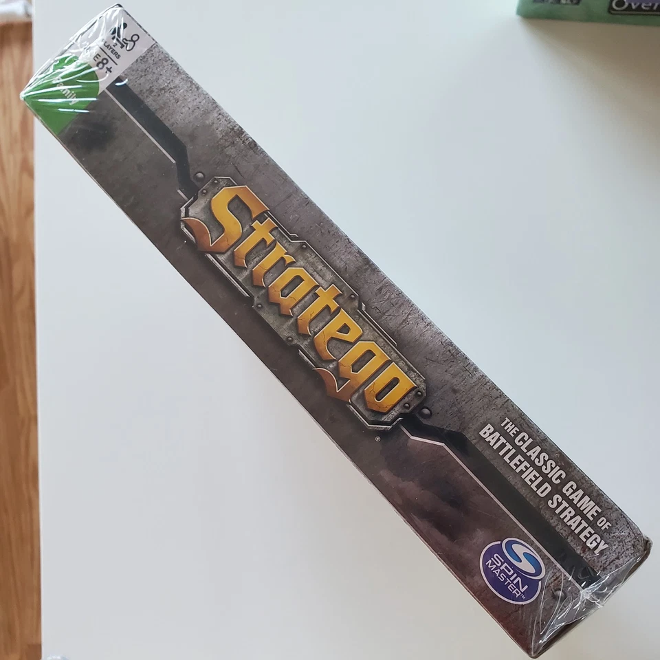 STRATEGO The Classic Board Game of Battlefield Strategy Spin Master NEW & SEALED - Image 4 of 4