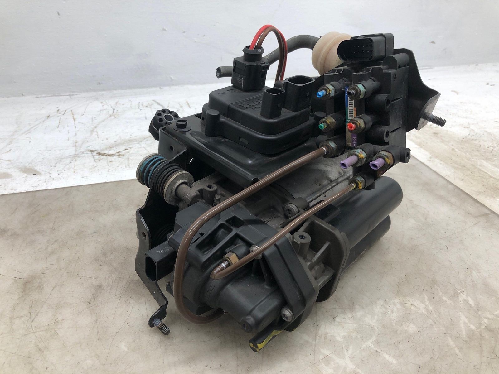 2016-2020 BENTLEY BENTAYGA AIR RIDE SUPSENSION COMPRESSOR SUPPLY UNIT 4M0616005G