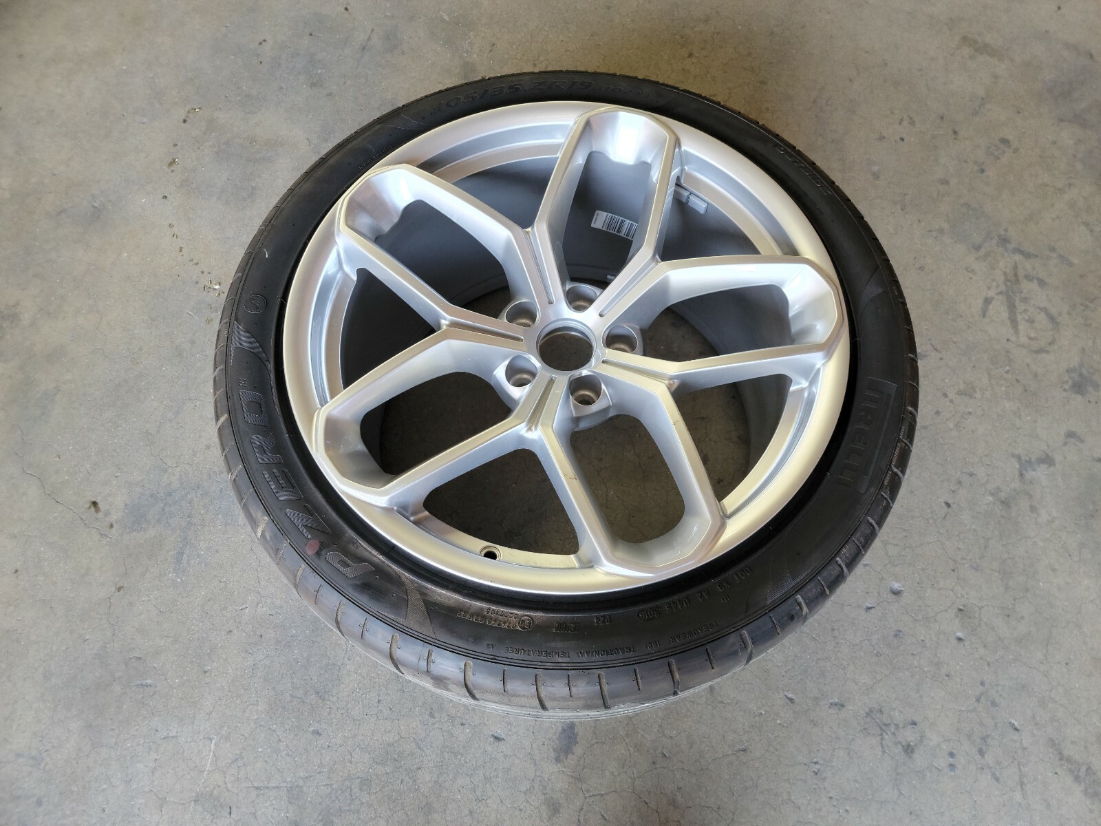 LAMBORGHINI HURACAN LP580 KARI REAR WHEEL RIM WITH TIRE OEM 4T0601017K