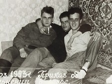 Baúles de hombres sin camisa abultados músculo hombres cariñosos interés gay foto antigua #48