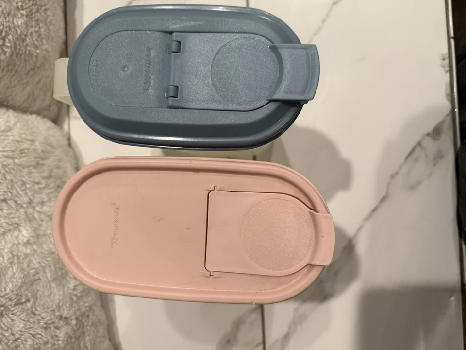 Vintage Set Of 2 Tupperware Containers. Light Blue And Pink Lids - Image 3 of 4