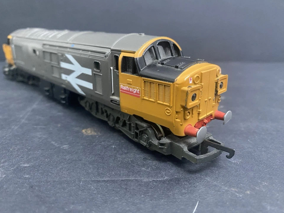 Lima 204979 OO  Class 37 Diesel Engine  BR Railfreight Grey Livery 37063 C49 - Image 3 of 4
