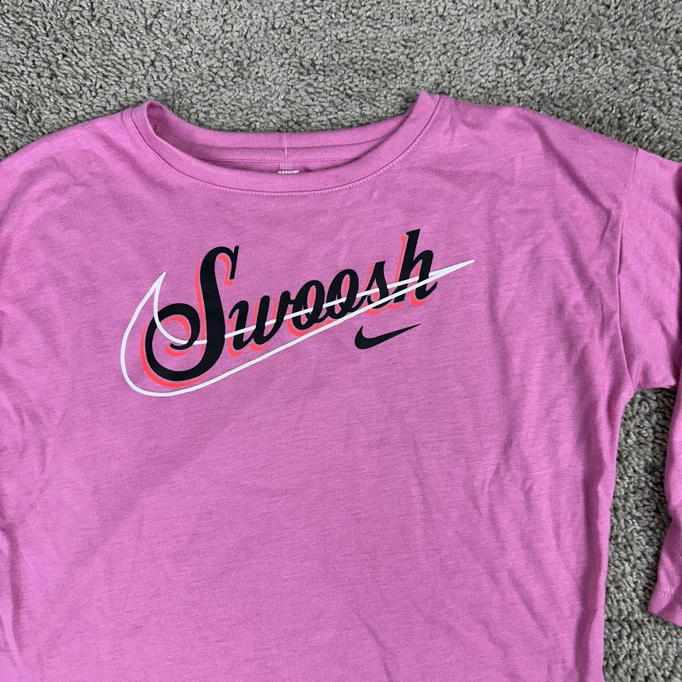 Camisa Nike Niñas 6 Rosa Manga Larga Swoosh Gráfico Cuello Redondo Top Juvenil Logo Foto 3 de 4