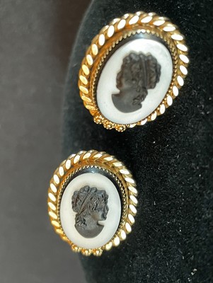 Amco 14K Gold Filled Cameo Earrings Vintage Screw Back Style Beautiful Old Cameo