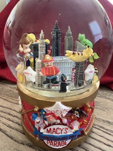 Macy's 2002 Macys Thanksgiving Day Parade Musical Snowglobe Waterglobe 20410 - Picture 2 of 6