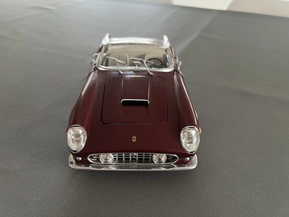 Ferrari 250 Gt California 1/18 - Imagen 2 de 4