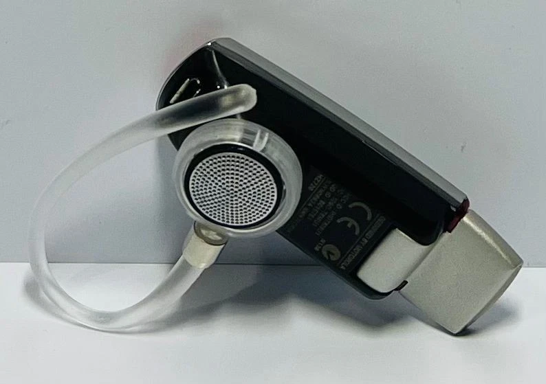 Motorola HZ720 Elite Flip Silver  Ear-Hook Headsets - Image 4 of 4