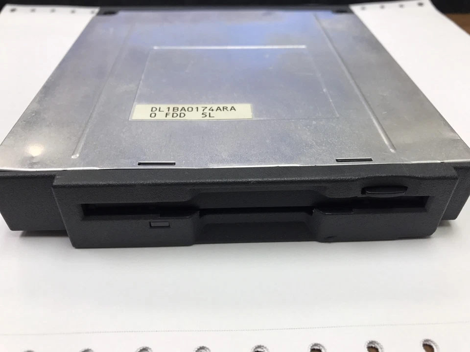 UNIDAD DE DISQUETE DL 1BA0151AAA 2 FDD 2E DL 1BA0174ARA 0 FDD 5L DL 1BA0170AAA 0 FDD 4I Foto 2 de 4