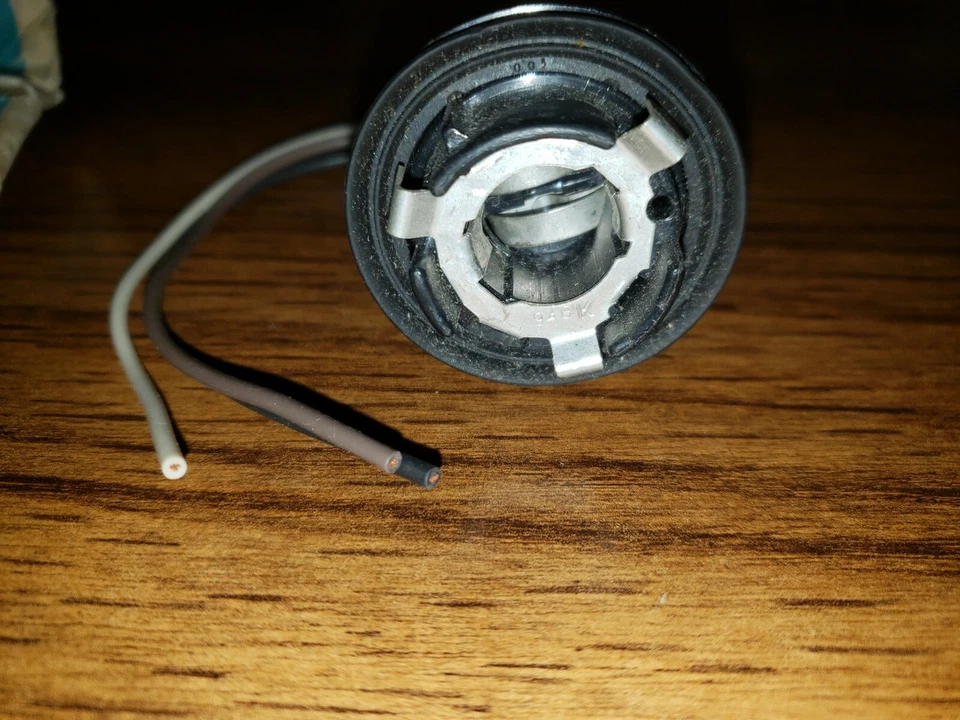 NOS GM 8909908 ENCHUFE CON LÁMPARA DE RESPALDO Para 71 Buick LeSabre/ELECTRA/Centurion Foto 3 de 3