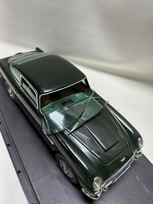 Sun Star Collectibles Diecast 1:18 1963 Aston Martin DB5 Brittish