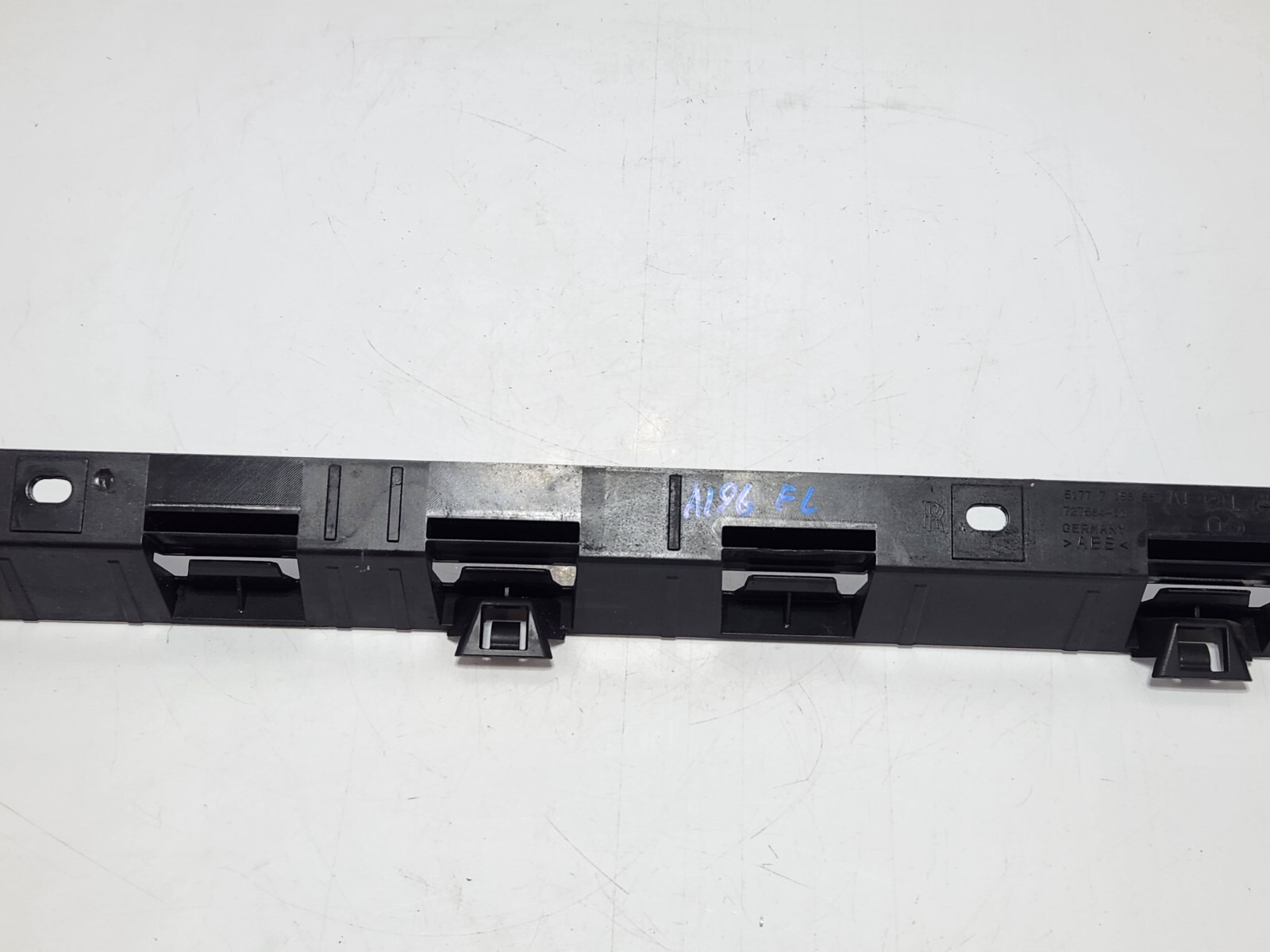 ✅ 10-14 OEM Rolls-Royce Ghost RR4 Front Left Driver Side Rocker Panel Bracket