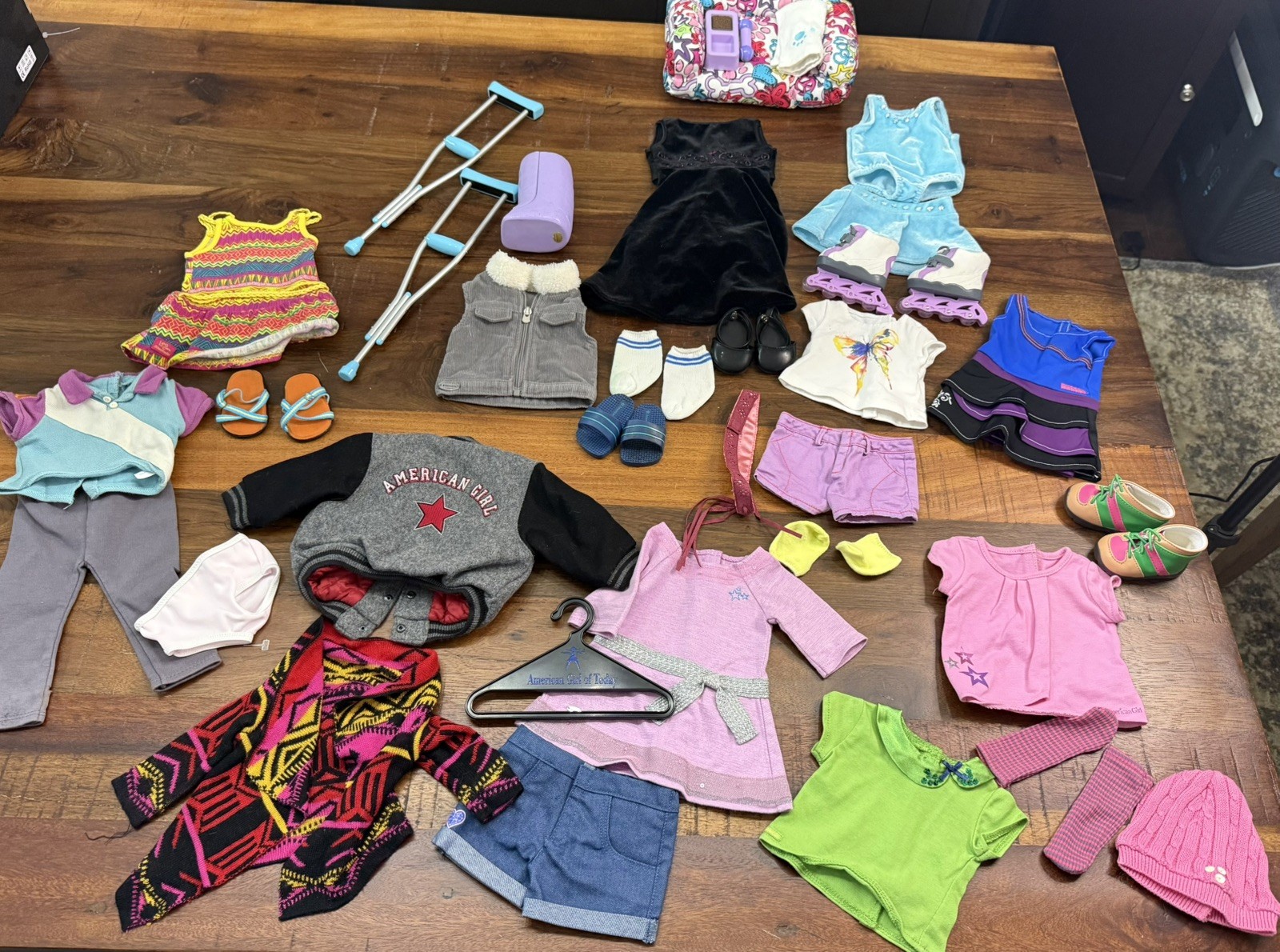 American Girl Doll Bundle - Clothes, Shoes and Accessories !