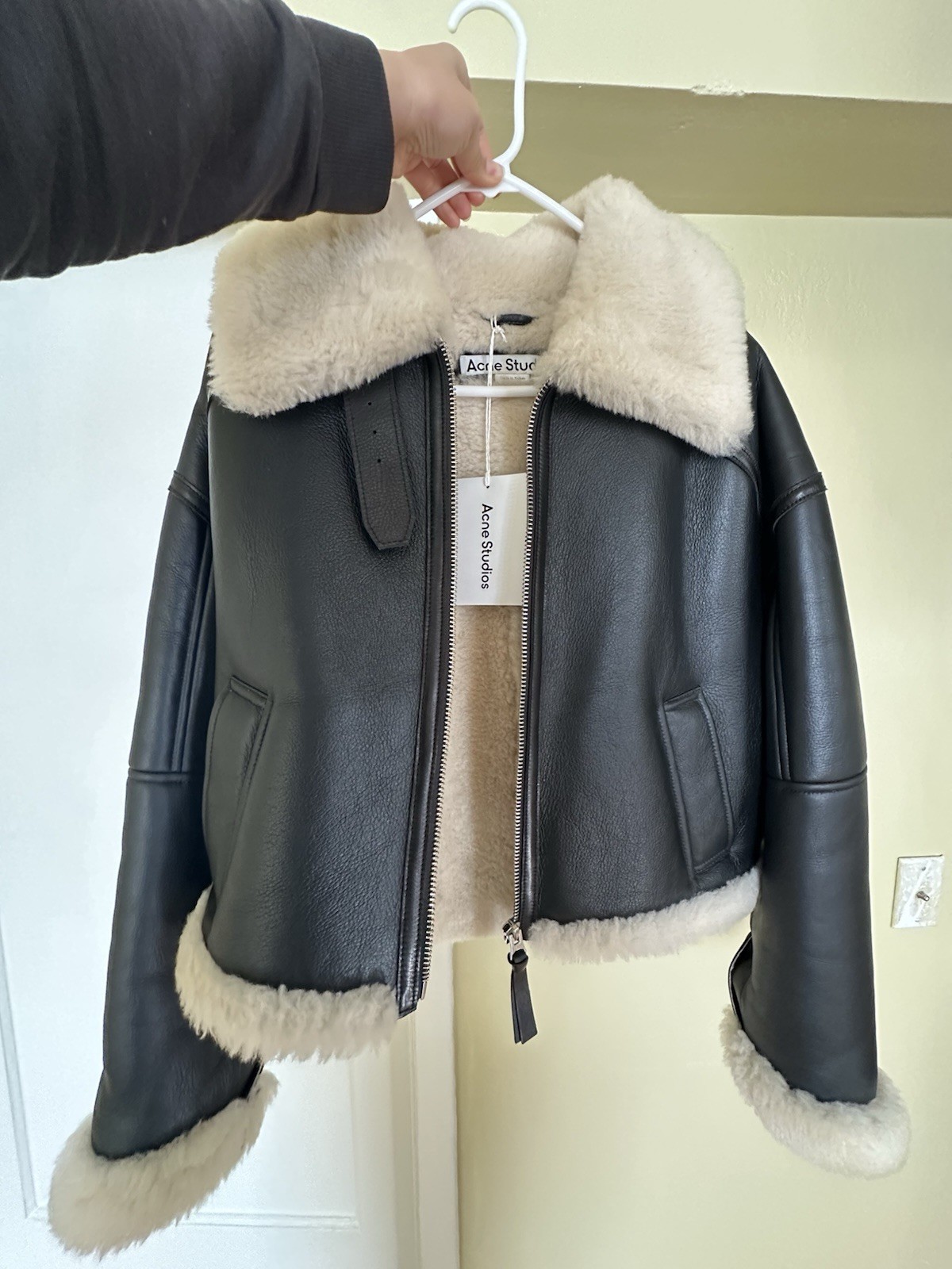 Acne Studios Black Leather And Off White Shearling Lete Jacket Cropped Sz. EU 36