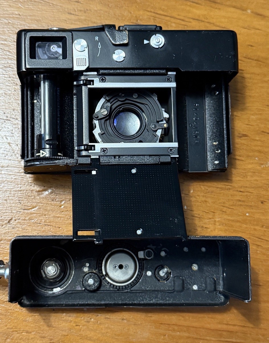 Rollei 35 SE Compact 35mm Film Camera with Sonnar HFT 40mm 2.8