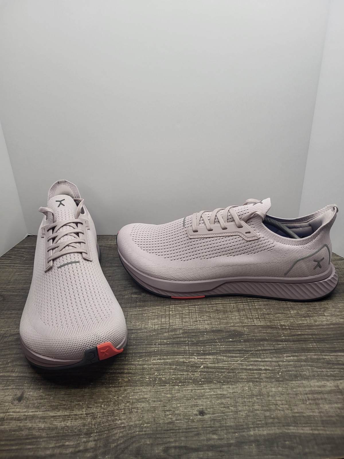 SAOLA Flux Footwear Adapt Runner Uomo Taglia 13 Maglia Malva Suola in Gomma Punta Larga Box Nuovo