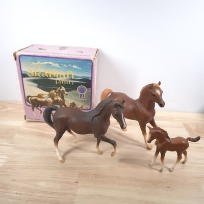 VTG BREYER 3055 Classic Arabian Family Mare Stallion Foal Chestnut with Box