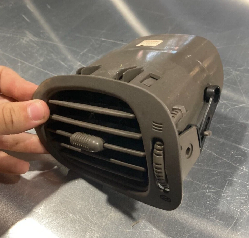 Chrysler Town & Country 2001-2007 ventilación de aire acondicionado p/n 0sc95trmaa genuino fabricante de equipos originales delantero derecho Foto 4 de 4