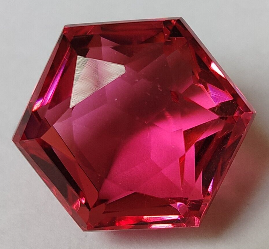 Topaze Rose Hexagonale 75,55 Ct - Pierre Précieuse Créée En Labo, Qualité AAA, Excellente Taille