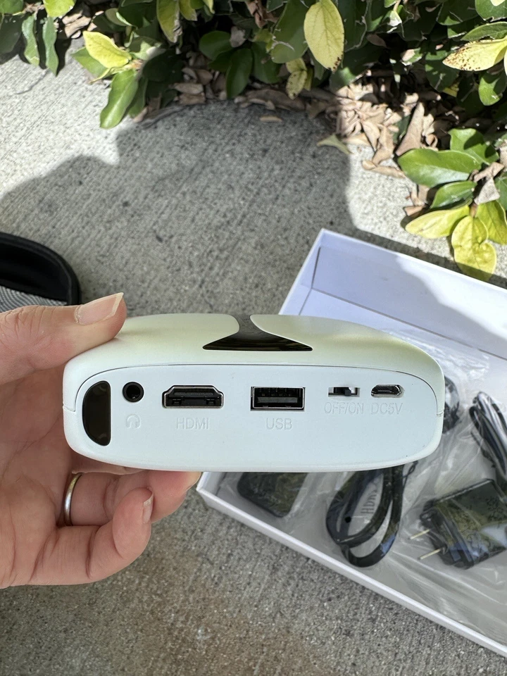 VANKYO Burger 101 Wireless Pico Projector, Rechargeable Mini DLP Projector - Image 3 of 4