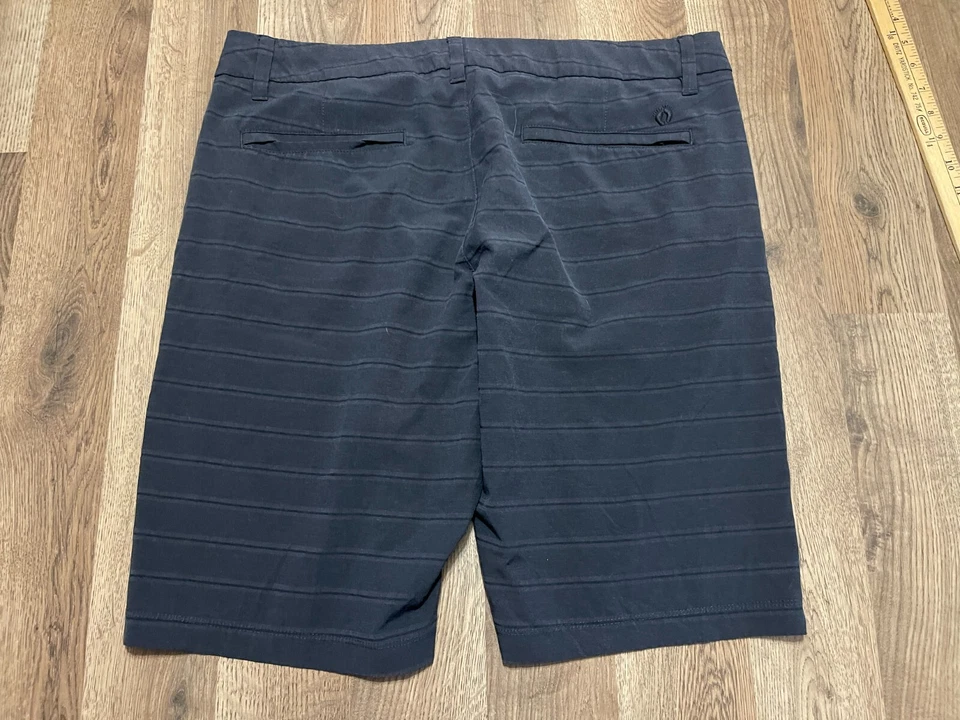 Pantalones Cortos Hang Ten, Para Hombre Talla 36, Gris Negro, Rayas, Frente Plano Foto 2 de 4